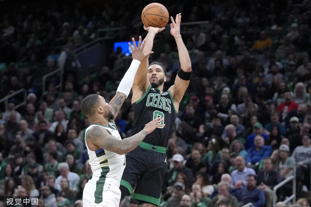 在万众瞩目 在万众瞩目